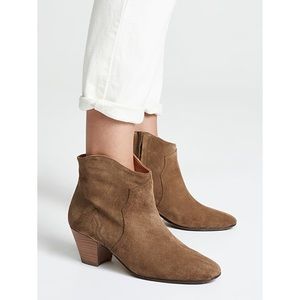 2 pairs a Isabel Marant Dicker Booties